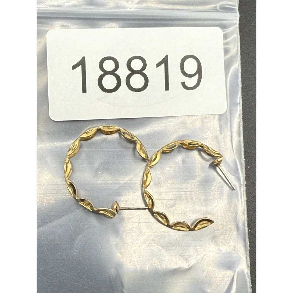 Gold Tone‎ Hoop Earrings Lightweight Pierced - Picture 6 of 6